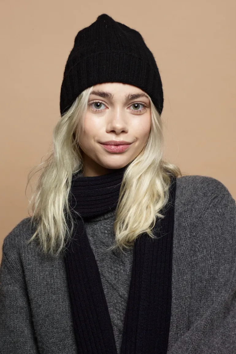 Lambswool Beanie Hat - Black