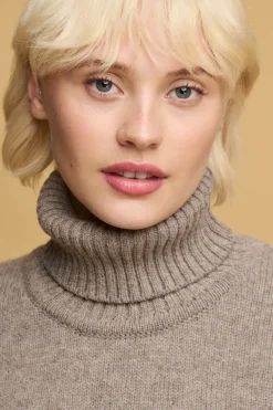 Lambswool Roll Neck - Truffle