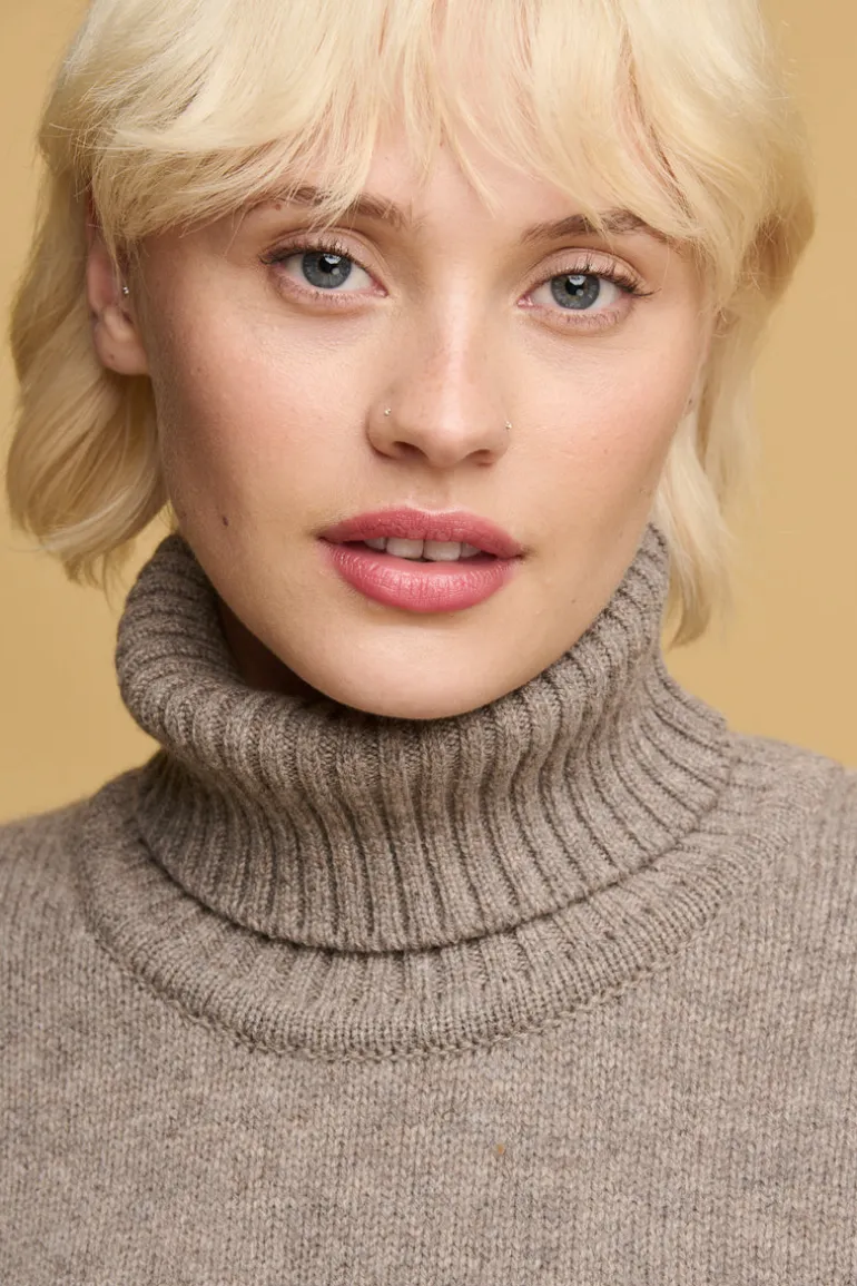 Lambswool Roll Neck - Truffle